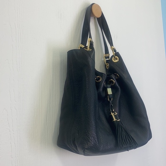 Michael Kors - Camden Black Pebbled Leather Shoulder Handbag With Snap Closure - Picture 14 of 16